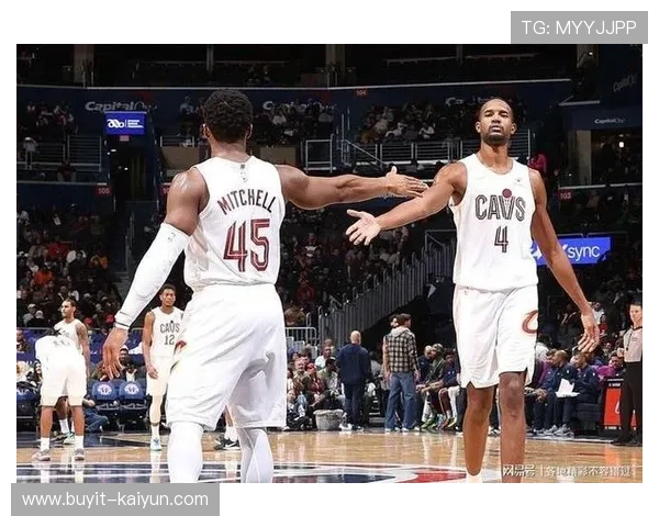 NBA元旦焦点战：太阳四连胜挑战骑士，布克米切尔对决成胜负关键